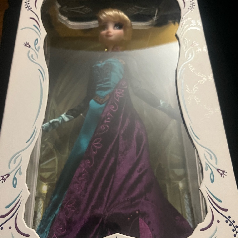 Disney Elsa Limited Edition Doll - - Picture 4 of 12